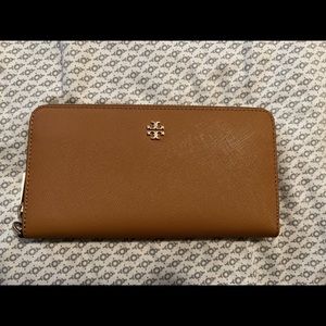Zip Continental Wallet - Authentic Tory Burch